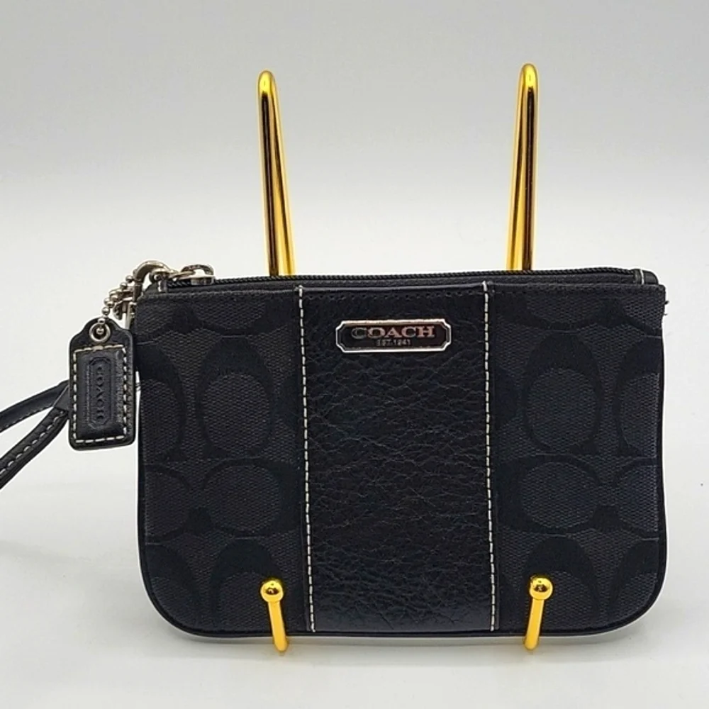 COACH Wristlet Fabric w/ Leather Signature C print hang tag